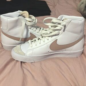 Size 7.5 women Brand-Nike